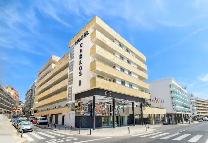 Edificio del hotel Carlos I visto desde la calle