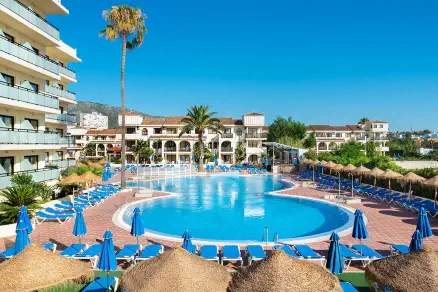Piscina del hotel Puente Real en Torremolinos (Málaga)
