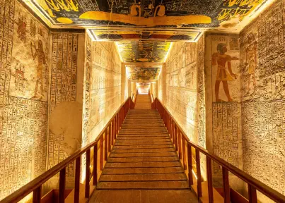 interior de una tumba en el Valle de los Reyes en Luxor