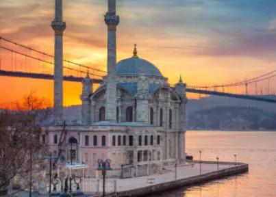 Mezquita de Ortakoy en Estambul (Turquía)