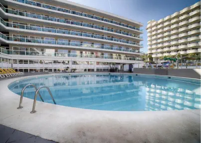 Piscina del hotel Ohtels Villa Dorada