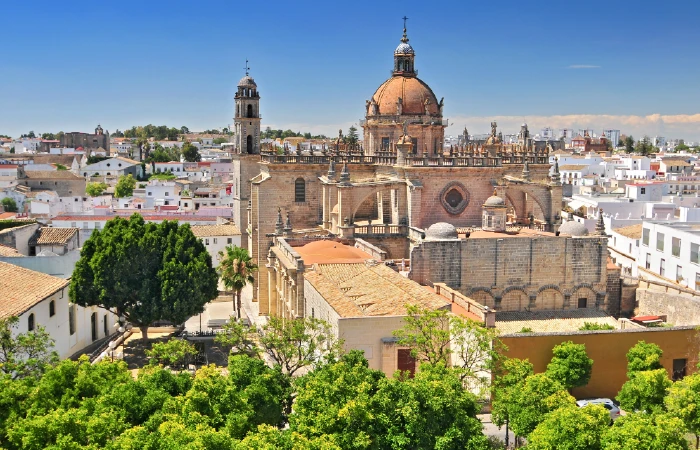 Pueblo Blanco con catedral