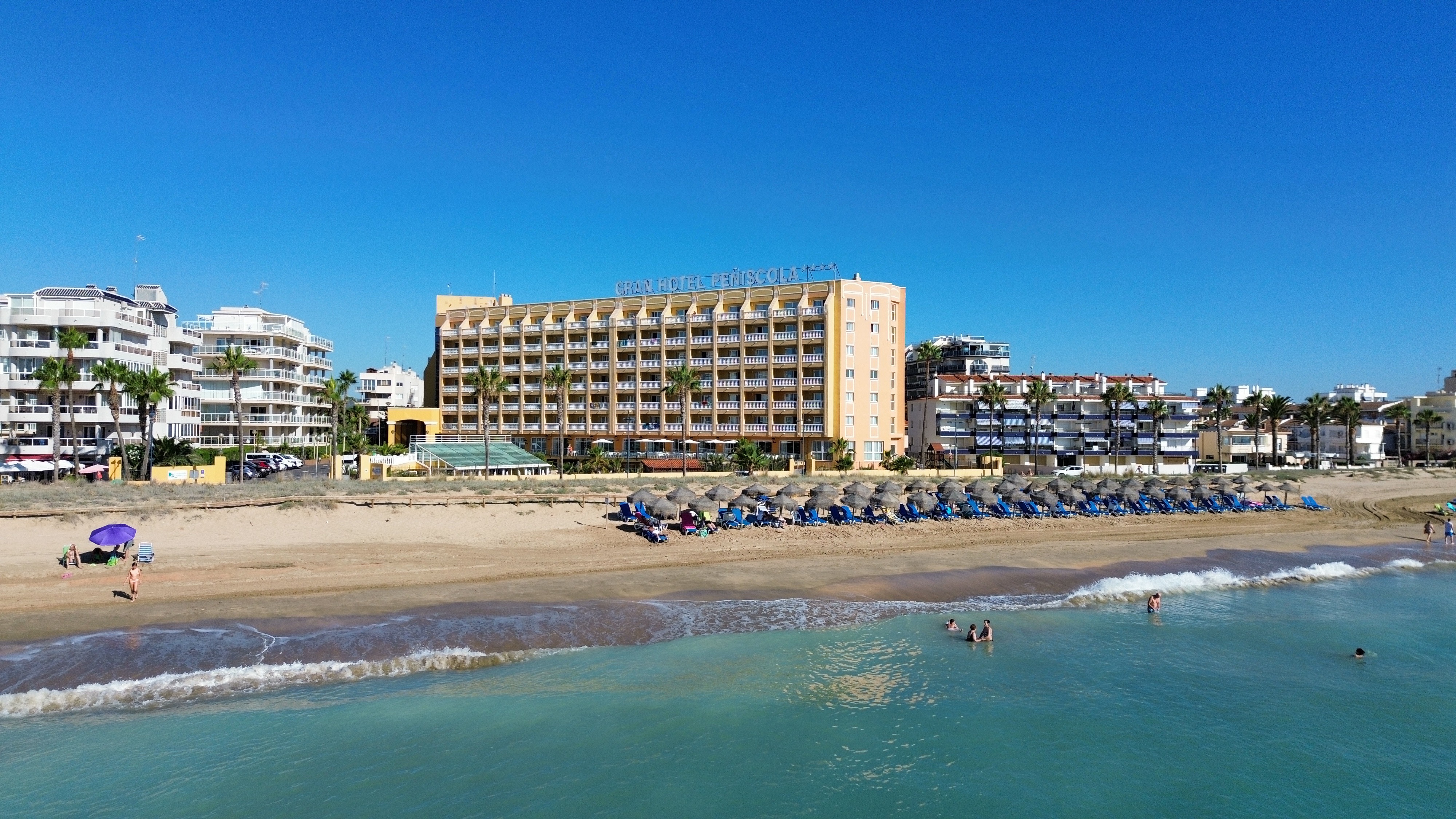 Hotel con la fachada