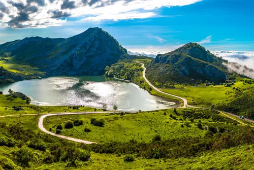 Paisaje con lago